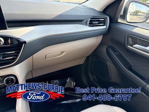 Certified 2022 Ford Escape SEL w/ Class II Trailer Tow Package AWD/4WD image 23