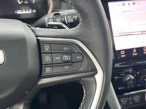 Used 2023 Jeep Grand Cherokee Limited w/ Black Appearance Package AWD/4WD image 22