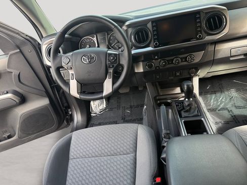 Used 2022 Toyota Tacoma SR5 w/ SR5 Appearance Package (SM) AWD/4WD image 10