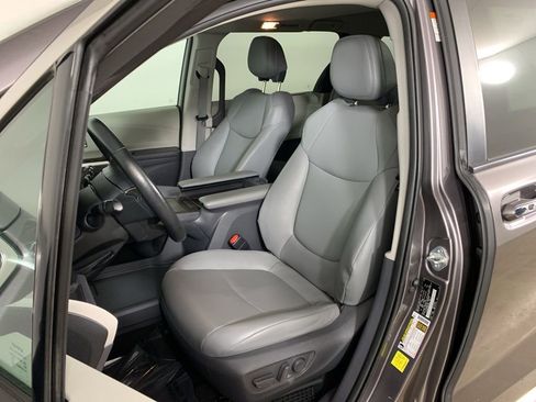 Used 2021 Toyota Sienna XLE FWD image 30