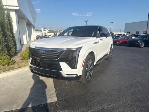 Used 2025 Cadillac Escalade IQ Luxury 2 AWD/4WD image 4