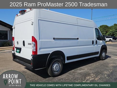 Used 2025 RAM ProMaster 2500 w/ Convenience Group FWD image 12