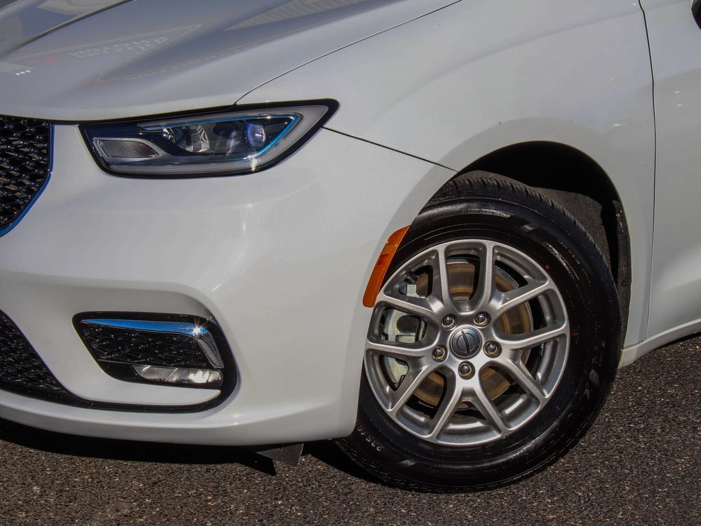 Used 2024 Chrysler Pacifica Touring-L FWD image 50