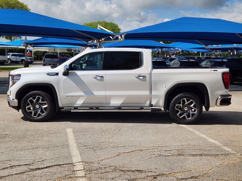 Used 2023 GMC Sierra 1500 SLT AWD/4WD image 3