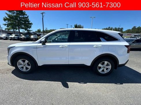 Used 2025 Kia Sorento LX FWD image 6