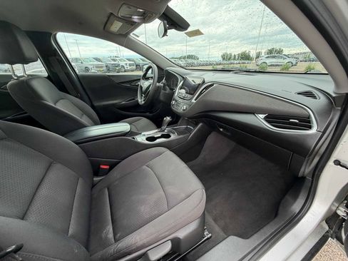 Used 2020 Chevrolet Malibu LT FWD image 17