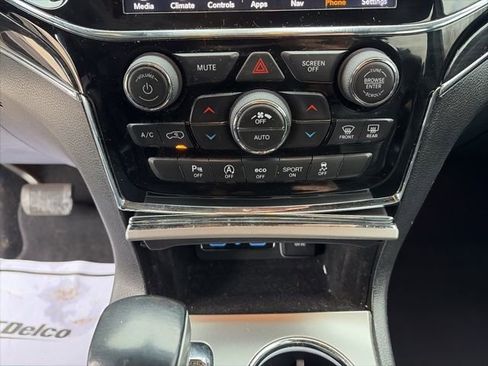 Used 2020 Jeep Grand Cherokee Overland AWD/4WD image 33