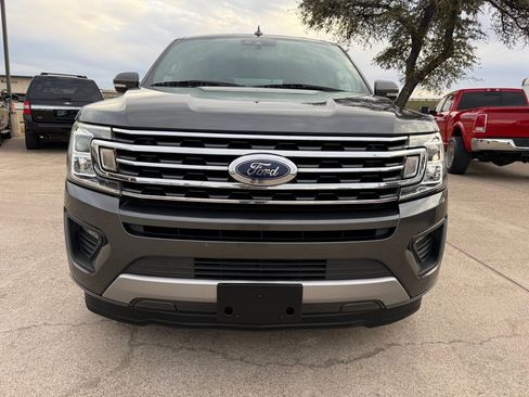 Used 2018 Ford Expedition XLT w/ Equipment Group 202A RWD image 2