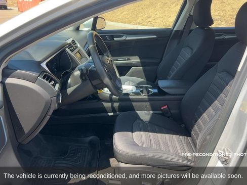 Used 2016 Ford Fusion SE FWD image 11