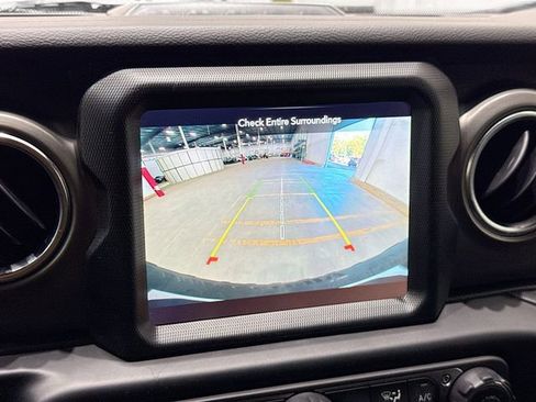 Used 2022 Jeep Wrangler Unlimited Rubicon 4xe w/ Cold Weather Group AWD/4WD image 36