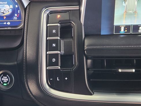 Used 2023 Chevrolet Tahoe Z71 w/ Luxury Package AWD/4WD image 27