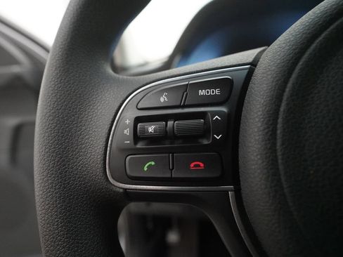 Used 2017 Kia Niro LX FWD image 17