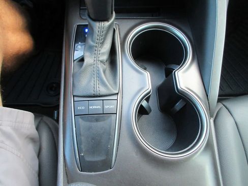 Used 2024 Toyota Camry SE FWD image 27