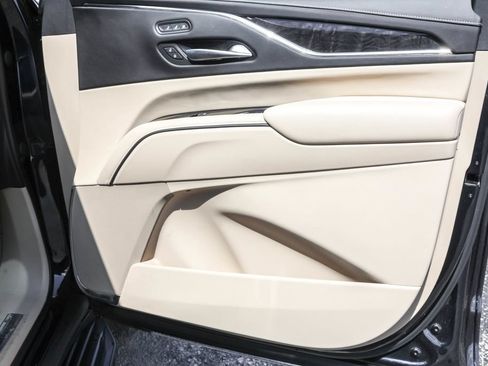 Used 2023 Cadillac Escalade Premium Luxury AWD/4WD image 43