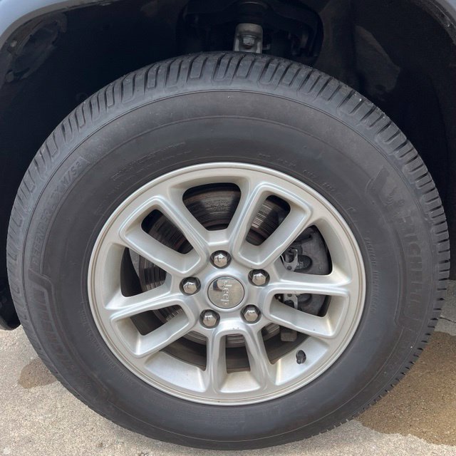 Used 2020 Jeep Grand Cherokee Laredo AWD/4WD image 9