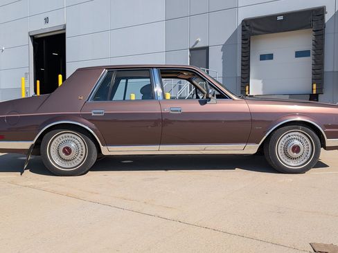 Used 1987 Lincoln Continental Signature RWD image 19