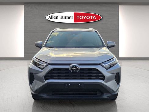 Used 2025 Toyota RAV4 XLE AWD/4WD image 4
