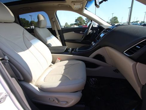 Used 2019 Lincoln Nautilus Reserve w/ Driver Assistance Package AWD/4WD image 8