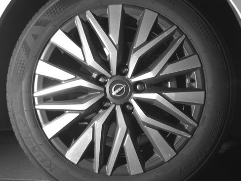 Used 2025 Nissan Altima 2.5 SV FWD image 13