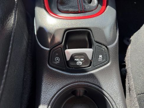 Used 2019 Jeep Compass Trailhawk AWD/4WD image 25