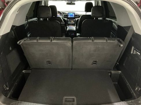 Used 2022 Ford Explorer Limited w/ Equipment Group 301A RWD image 18