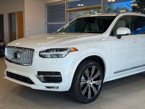 Used 2024 Volvo XC90 B5 Plus w/ Protection Package Premier AWD/4WD image 3