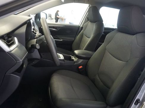 Used 2025 Toyota RAV4 XLE AWD/4WD image 16
