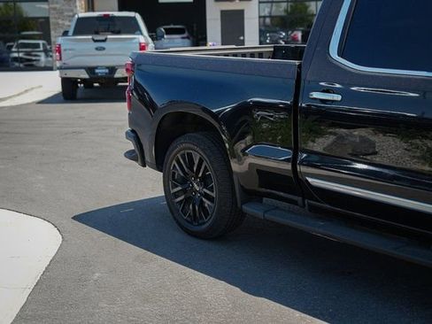 Used 2024 Chevrolet Silverado 1500 High Country w/ Technology Package image 4