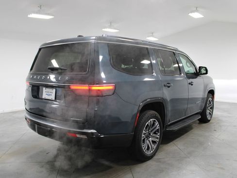 Used 2024 Jeep Wagoneer Series II image 9