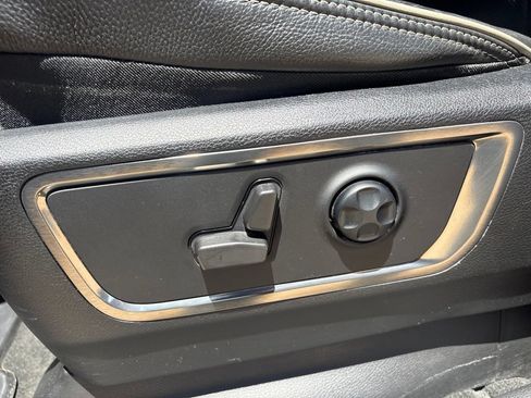 Used 2021 RAM 1500 Limited w/ Body Color Bumper Group AWD/4WD image 19