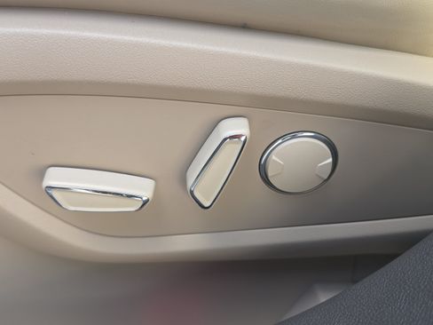 Used 2023 Lincoln Nautilus Reserve w/ Luxury Package FWD image 10