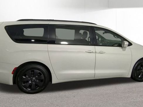 Used 2020 Chrysler Pacifica Limited w/ Advanced Safetytec Group image 11