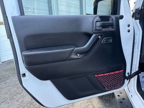 Used 2017 Jeep Wrangler Unlimited Rubicon image 28