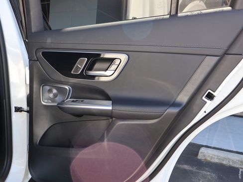 Used 2025 Mercedes-Benz GLC 300 image 24