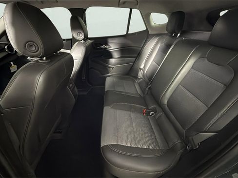 Used 2025 Chevrolet Trax LT image 25