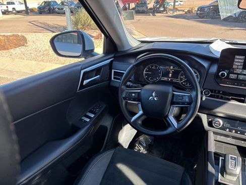 Used 2024 Mitsubishi Outlander SE Black Edition image 26