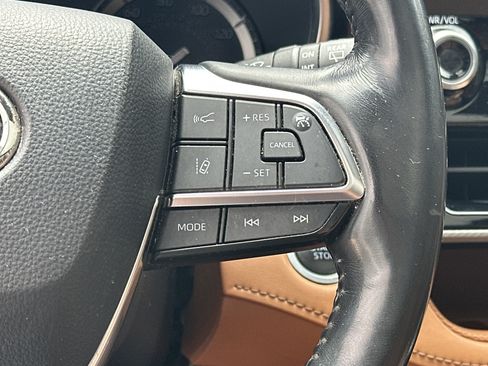 Used 2021 Toyota Highlander Platinum AWD/4WD image 17