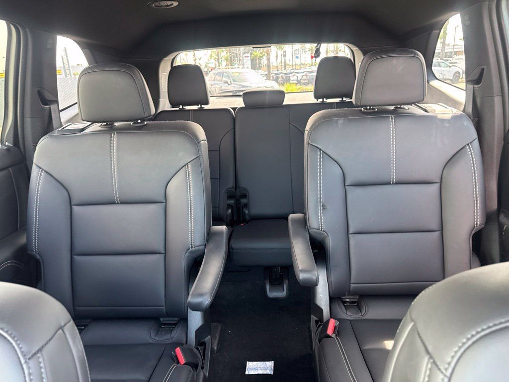 Used 2026 GMC Acadia Elevation w/ Elevation Premium Package FWD image 25