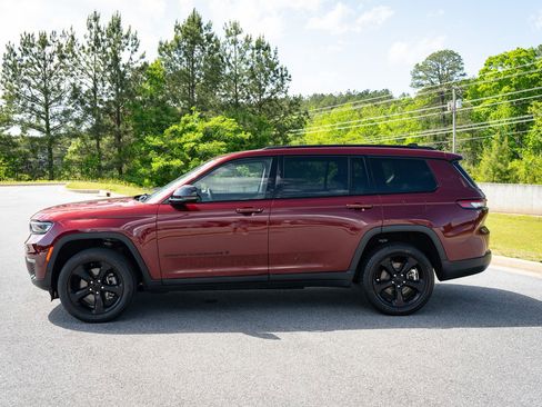 Used 2023 Jeep Grand Cherokee L Limited w/ Black Appearance Package RWD image 5