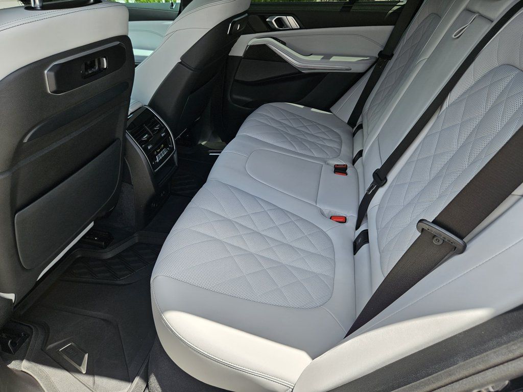 Used 2025 BMW X5 M60i AWD/4WD image 17