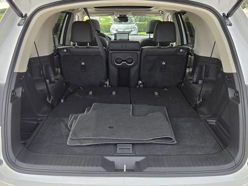 Certified 2025 Honda Pilot Touring image 16