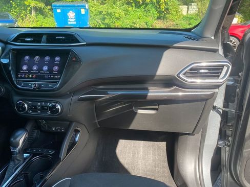 Used 2023 Chevrolet TrailBlazer LT w/ Sun and Liftgate Package image 28