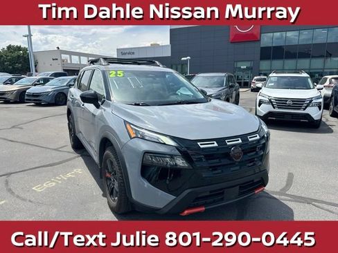 Used 2025 Nissan Rogue SV AWD/4WD image 3
