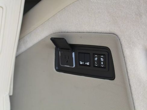 Used 2024 Cadillac Escalade Premium Luxury w/ Performance Package AWD/4WD image 6