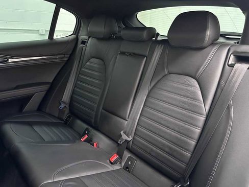 Used 2023 Alfa Romeo Stelvio Estrema image 16