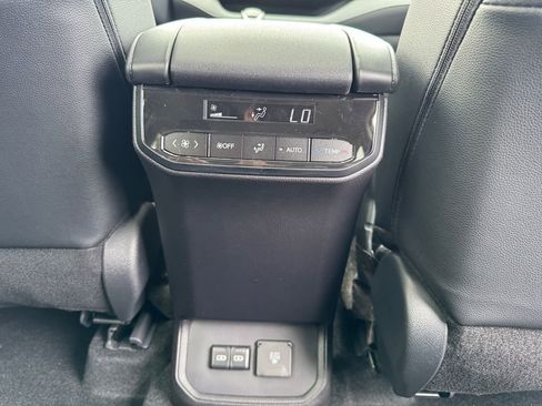 New 2025 Toyota Highlander Limited image 19