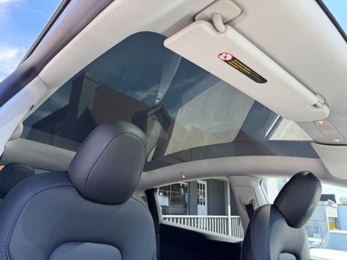 Used 2021 Tesla Model Y Long Range image 32