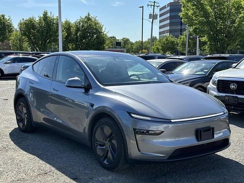 Used 2026 Tesla Model Y Long Range AWD/4WD image 1