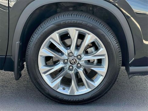 Used 2022 Toyota Highlander Limited image 7