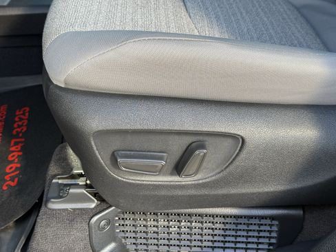 Used 2025 Toyota Sienna LE w/ LE Plus Package image 25